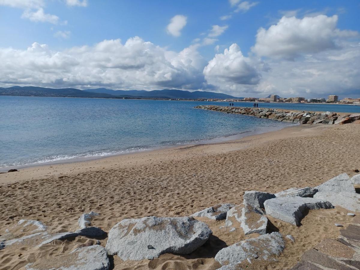 Appart Cosy En Bord De Mer - Port Santia Lucia St Raphael Сен-Рафаель Екстер'єр фото